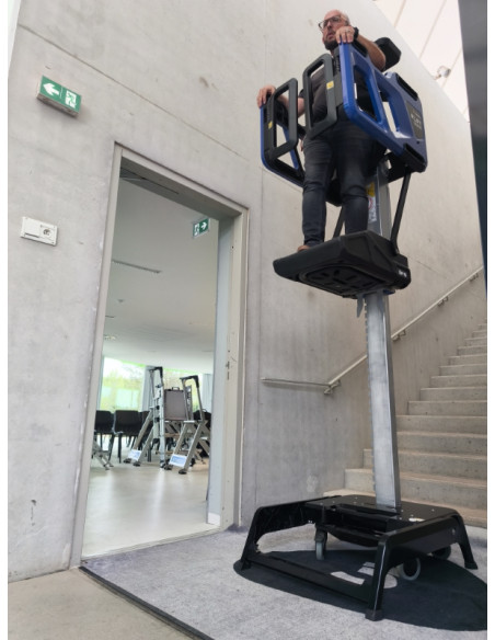 Plate-forme élévatrice manuelle R'LIFT Smart 350 mise en situation